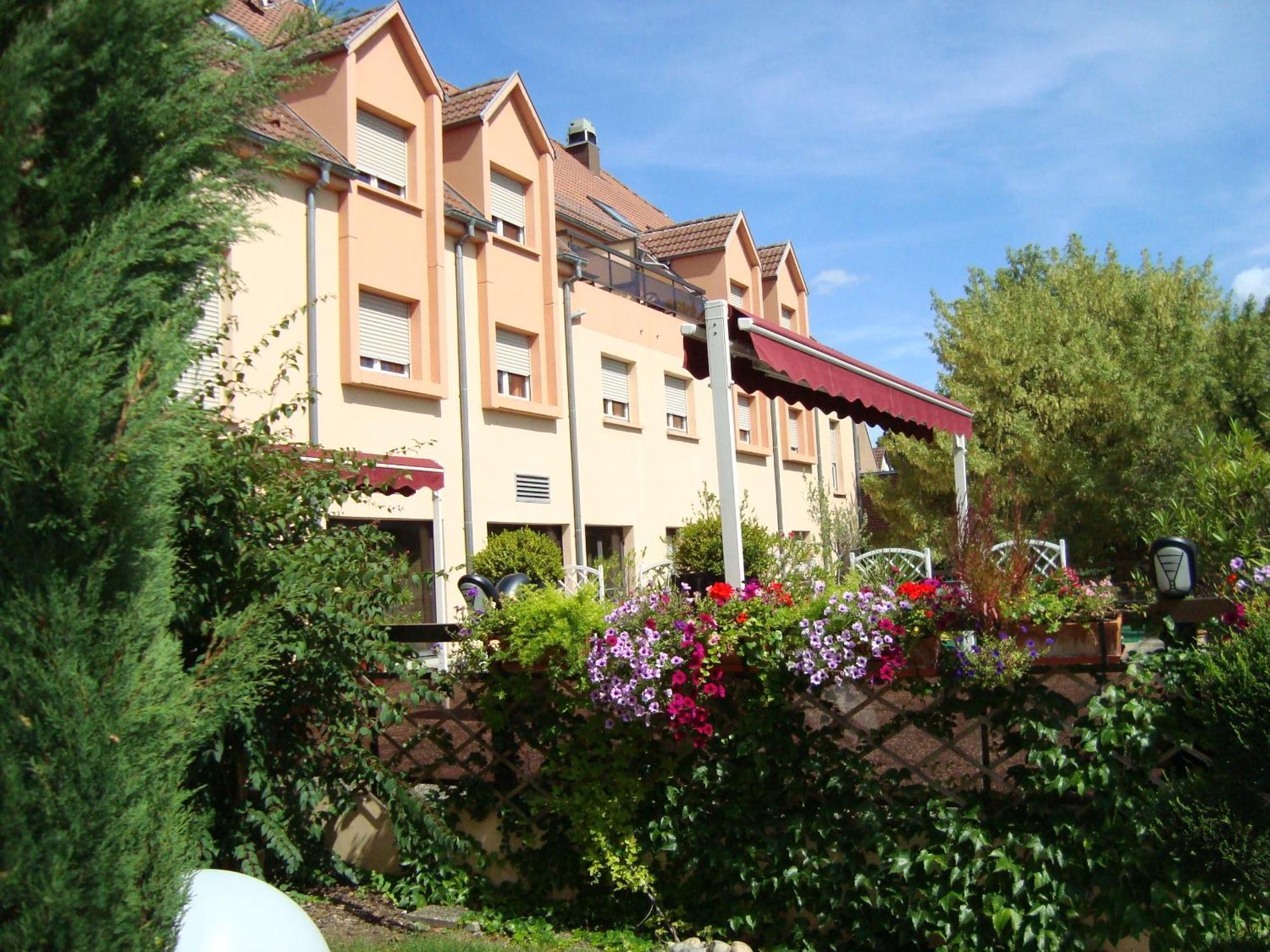 Hotel Restaurant Crystal Erstein Exterior photo
